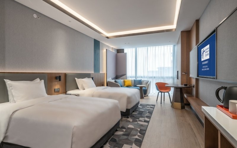 Standard Twin room with lake view
