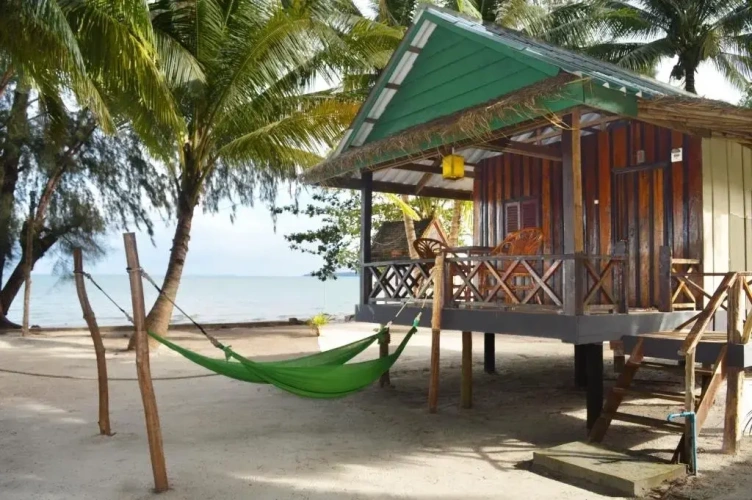 Bungalow beachfront