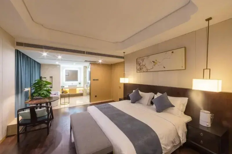 Hundred Hotel
