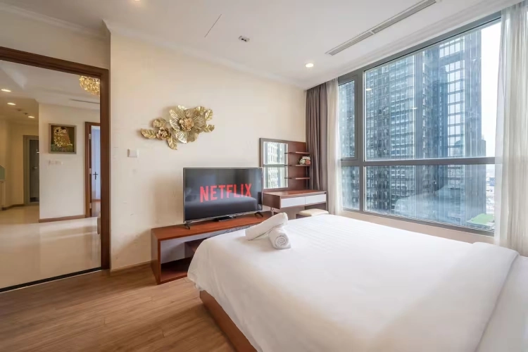 3 Bedrooms Apartment