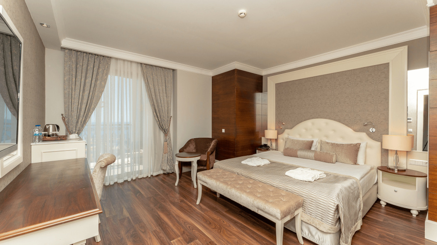 Royal Deluxe Suite