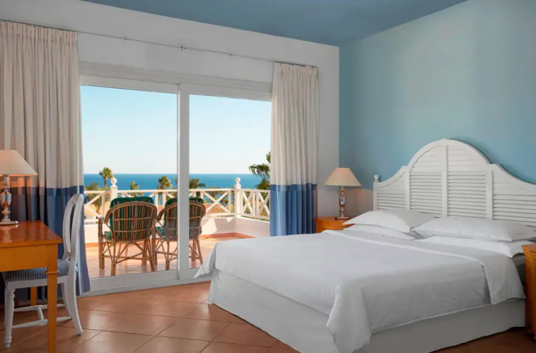 2 Bedrooms Family Quadruple room with balcony and with Red Sea view