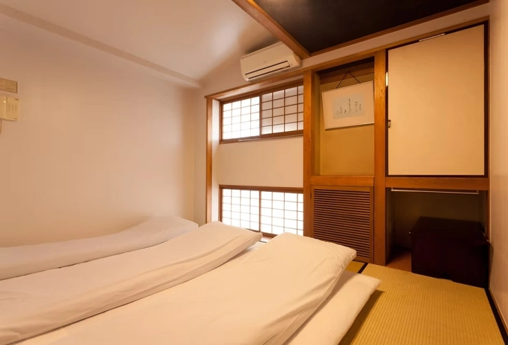 8 Tatami Mat room