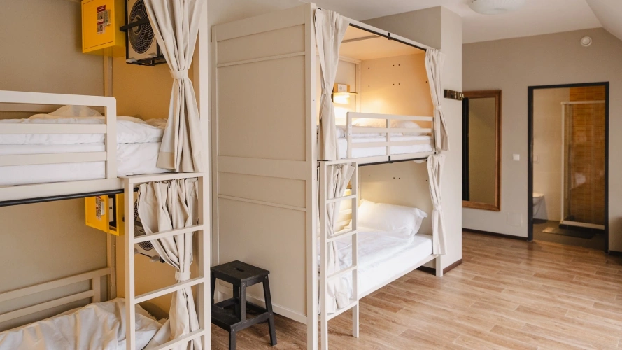 Sextuple room