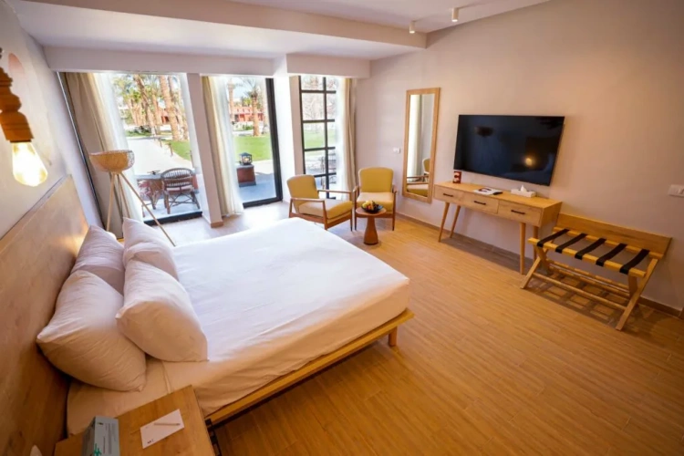 Superior Family Suite with garden view