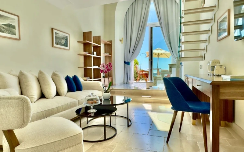 Infinity Pool Suite with sea view