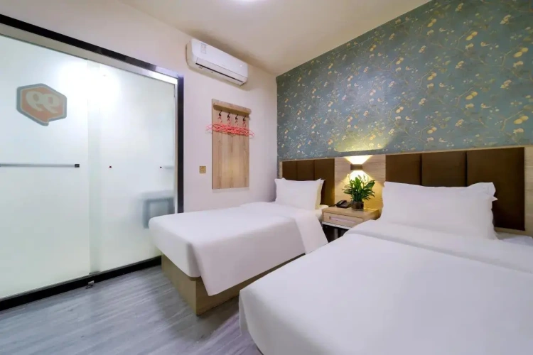 No Window Twin room