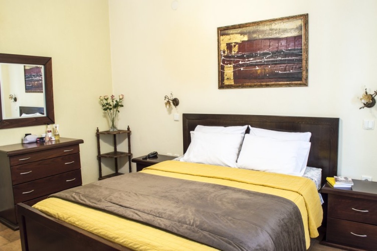 Standard Triple room