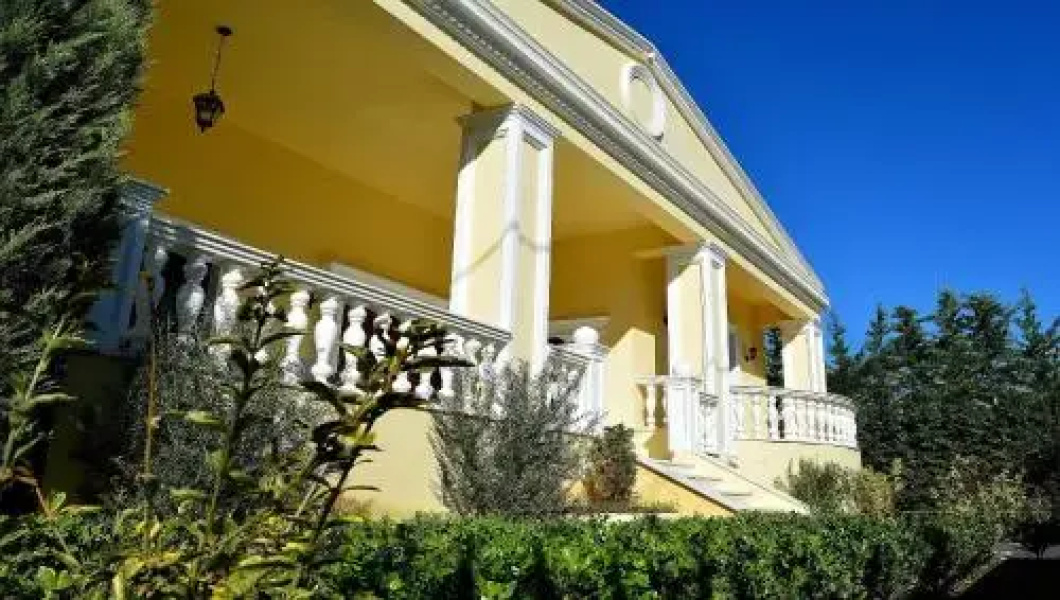 Pandis Palace