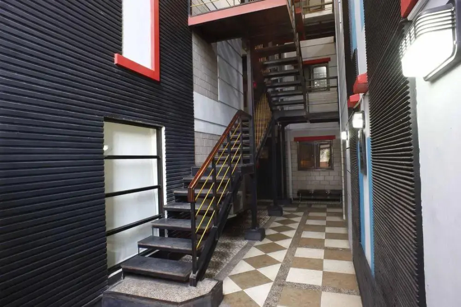 RedDoorz Near Teras Kota