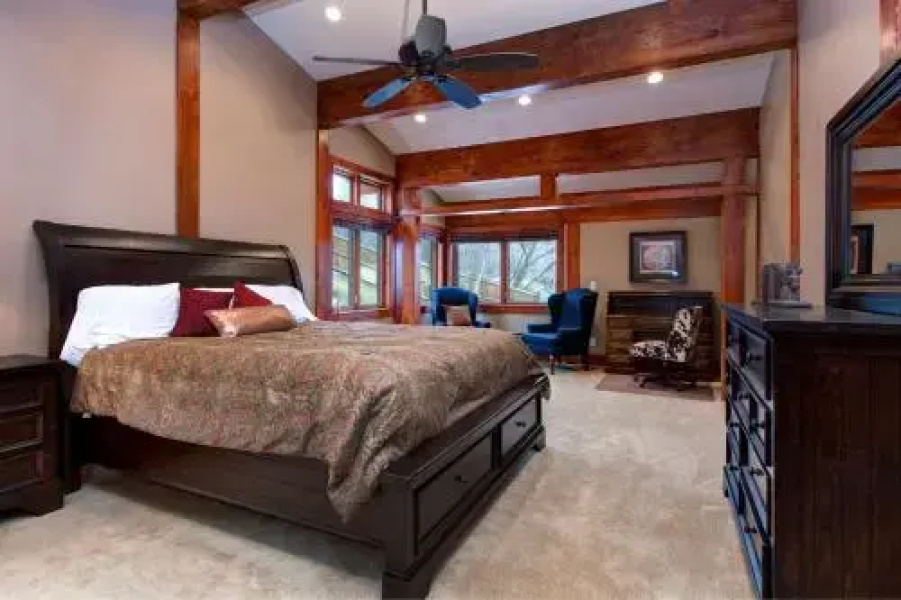 Charming & Spacious Cabin in Midway by RedAwning