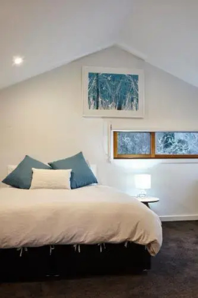 MounTin Hut - Central Bright