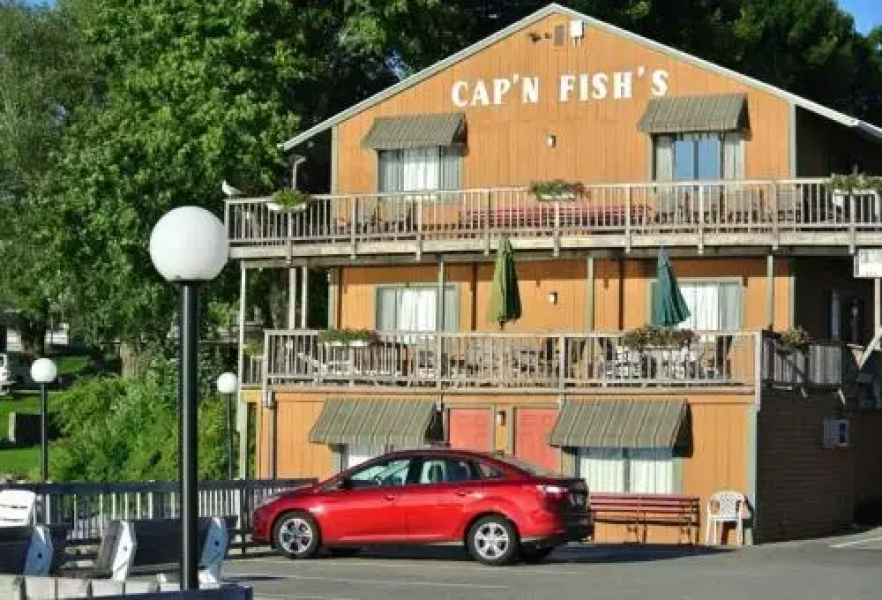 Cap N Fish'S Waterfront Inn