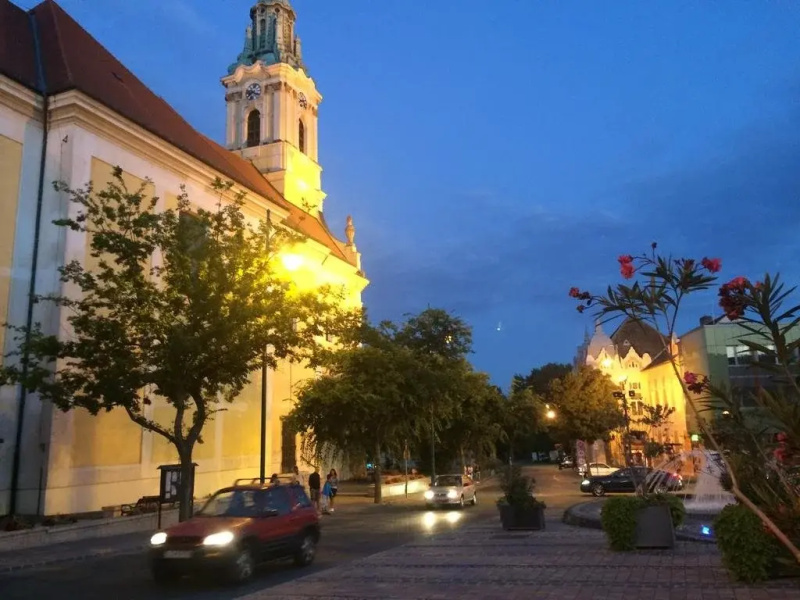 Sarok Apartmanhz Szekszrd