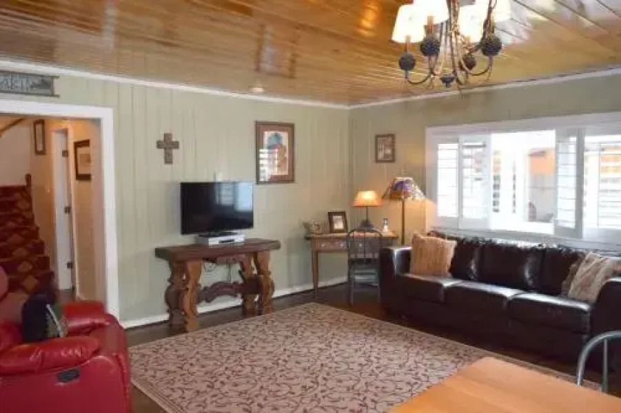 Thorne`s Downtown Delight