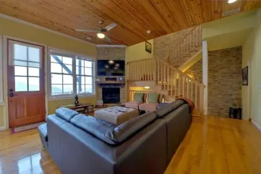 Emerald Sky - 3 Br Home