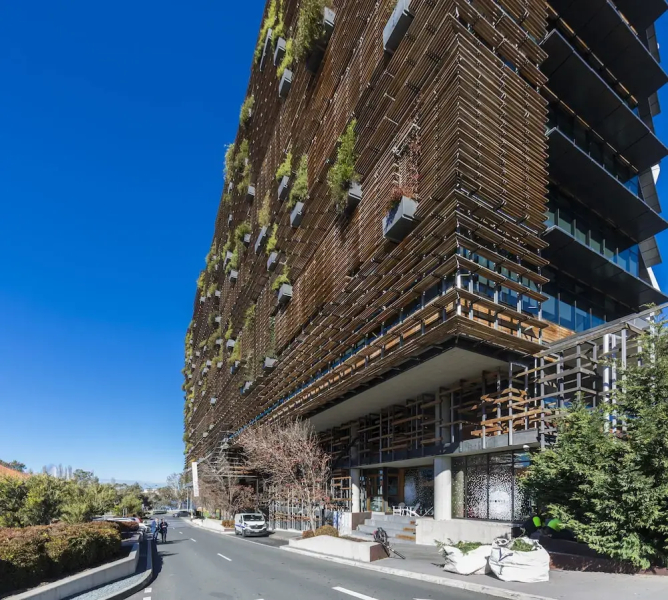 Sun-Filled 8 Star Nishi Apt A Walk To ANU