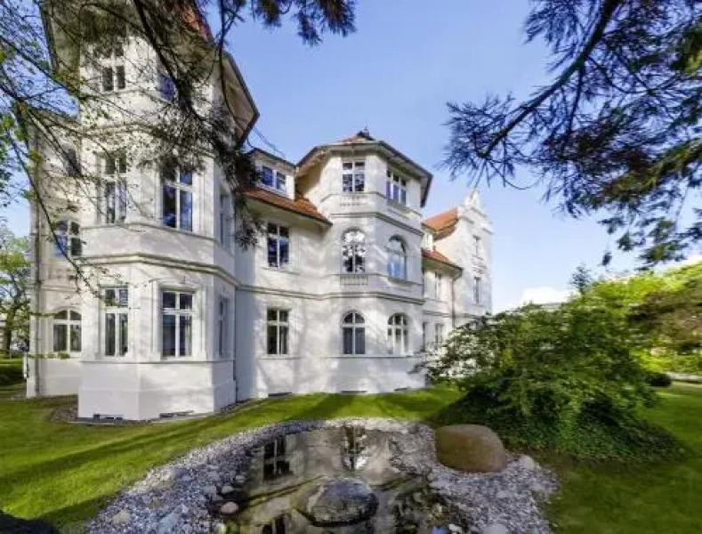 Villa Aesculap by Rujana