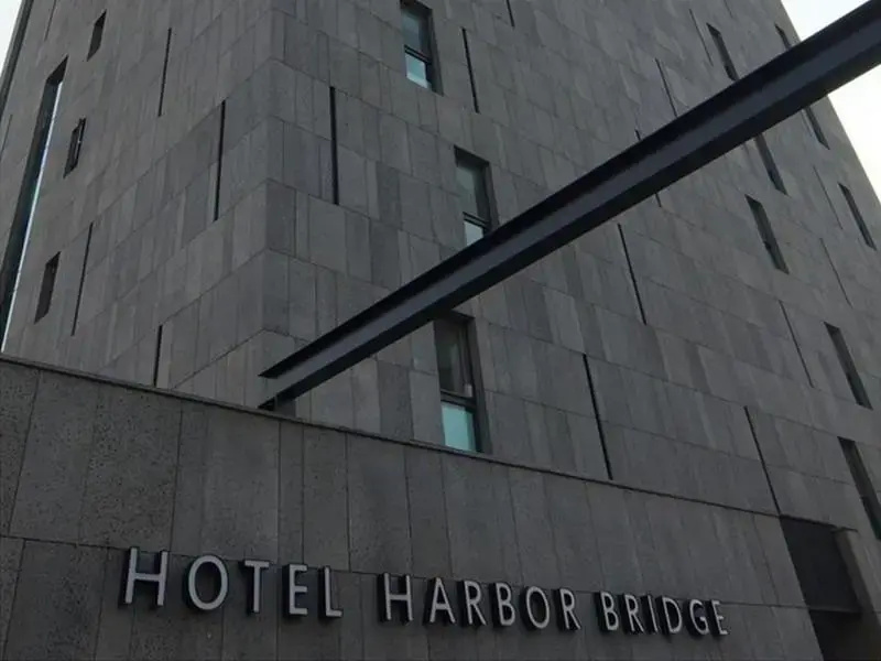 Harbor Bridge Hotel