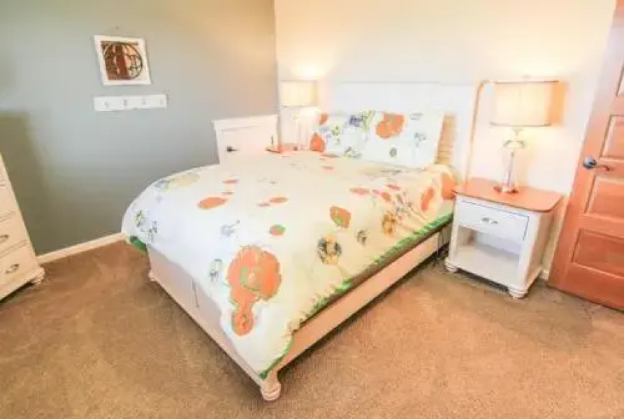 Beach Pine - 4 Br home by RedAwning