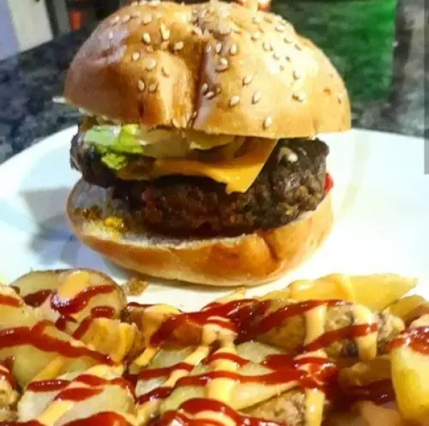 The Lookout Beach Hotel