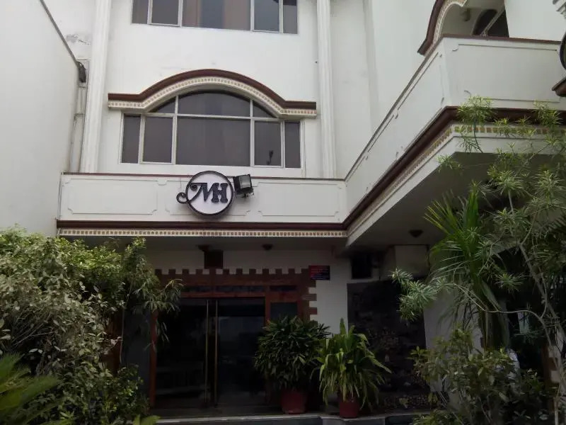 OYO 4064 Maharaja Hotel