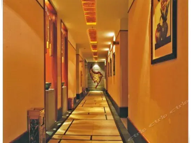 Yongkang Hotel Collection (Ganzi Airport Avenue Luobulin Square Branch)