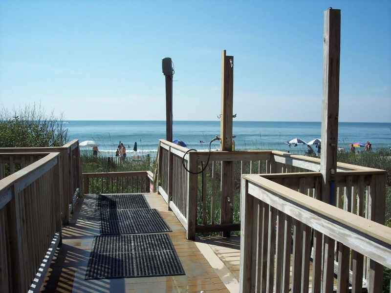 Sea Winds 101 3 Br condo by RedAwning