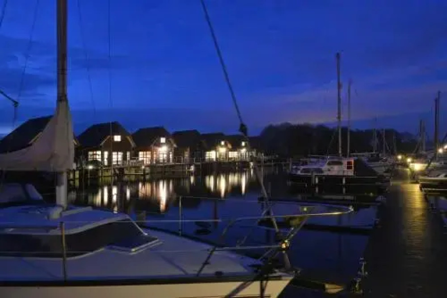 Nautic Rentals - Watervilla's Zuiderhoeve