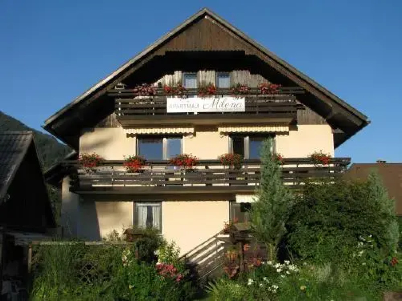 Apartments and Rooms Milena