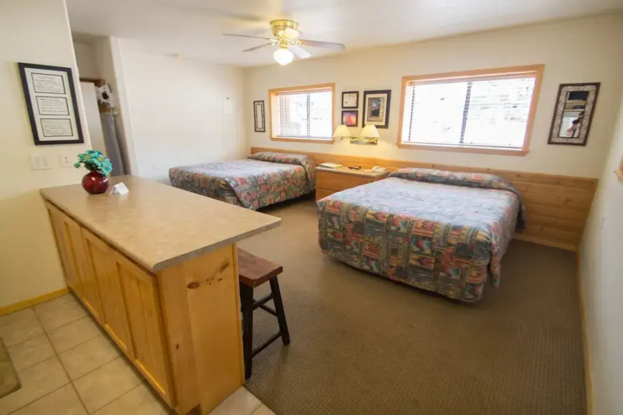 Thunderbird Lodge