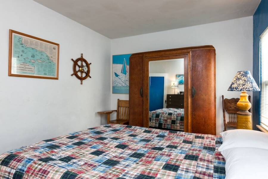 2025 Ocean Drive House - 3 Br home by RedAwning