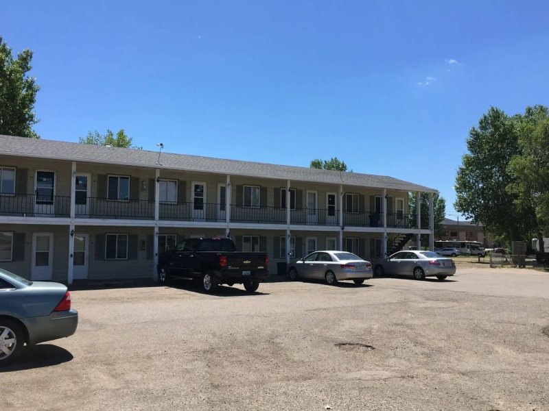 Colonial Motel and RV Park