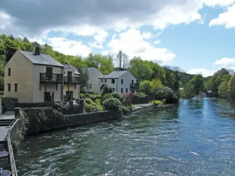 The Lakeland Village Club