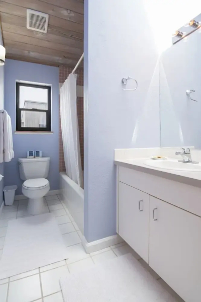 Seafront 3 Br home by RedAwning