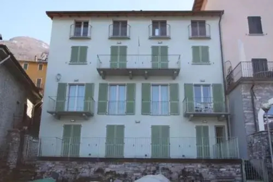Luxury Apartment Front Lake View