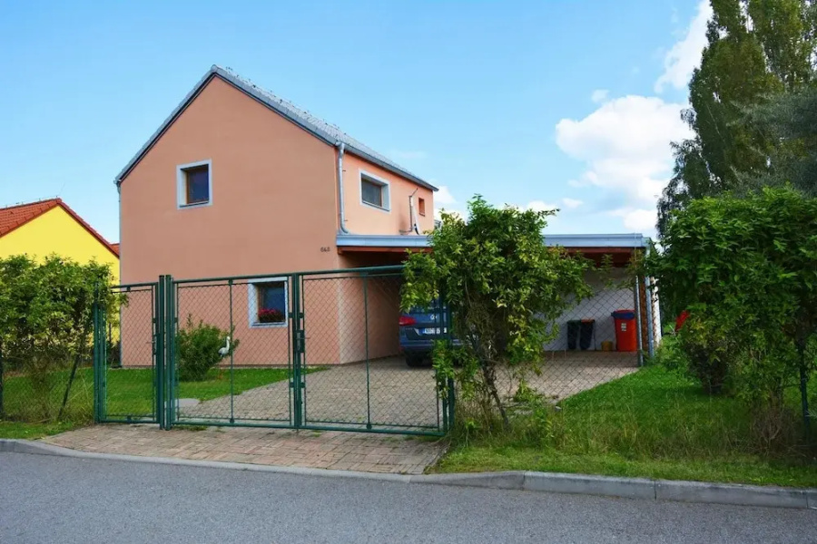 Spacious holiday home with 7 bedrooms and pool in South Bohemia