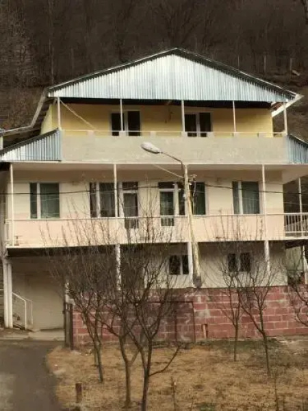 Dva Domika Kamo 171