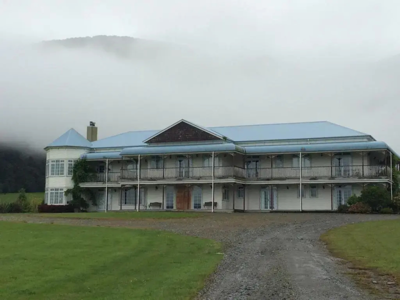 Hukawai Lodge