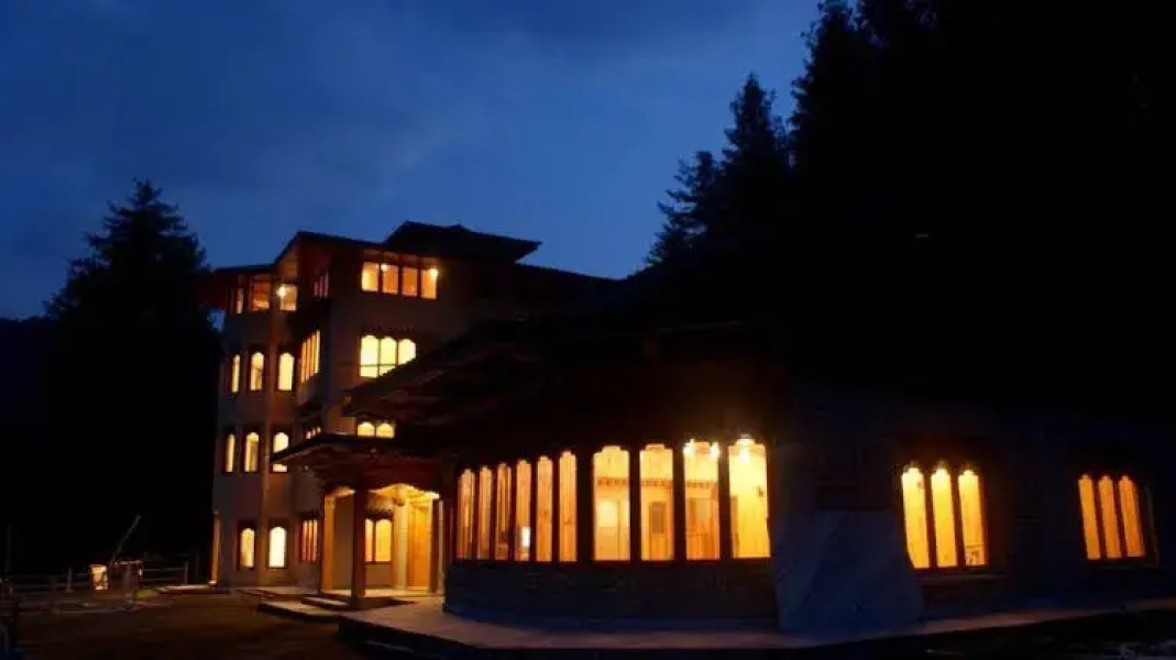 Base Camp Hotel