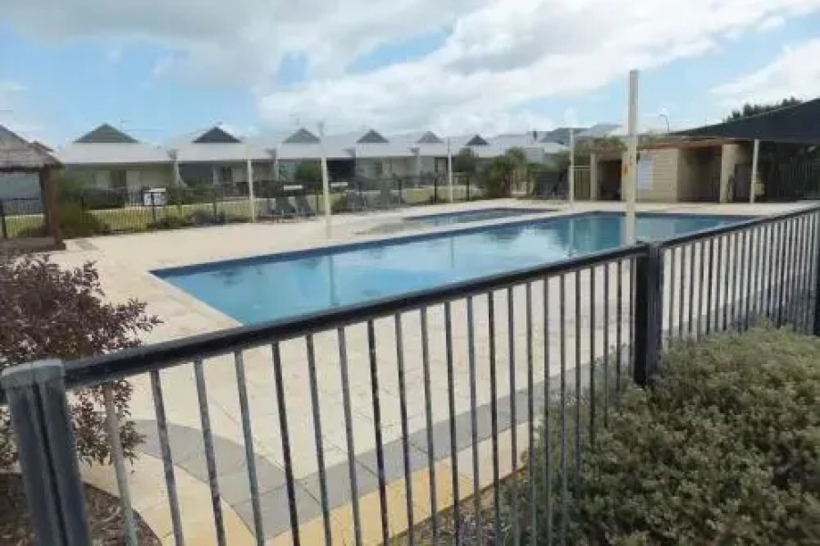 Seafront Unit 25