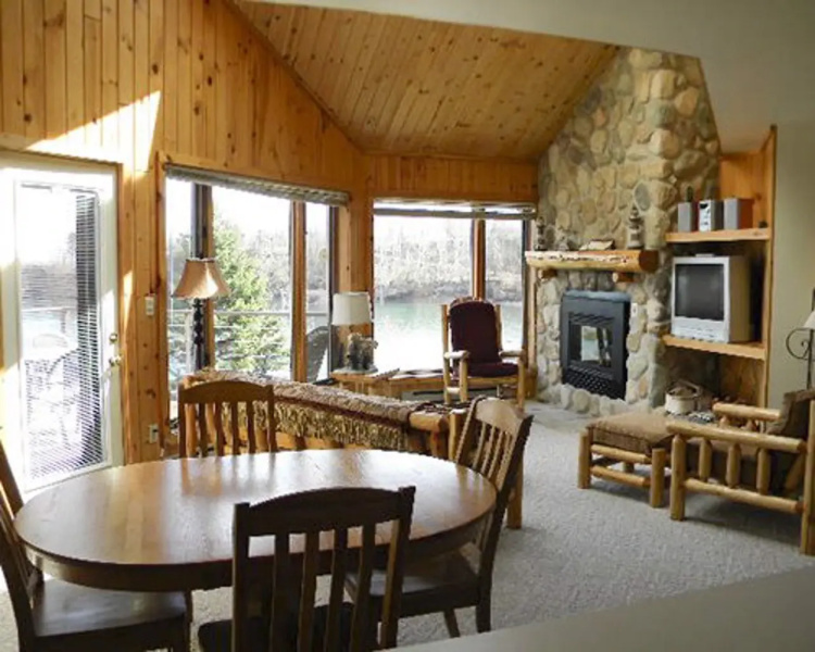 The Lakehomes at Superior Shores