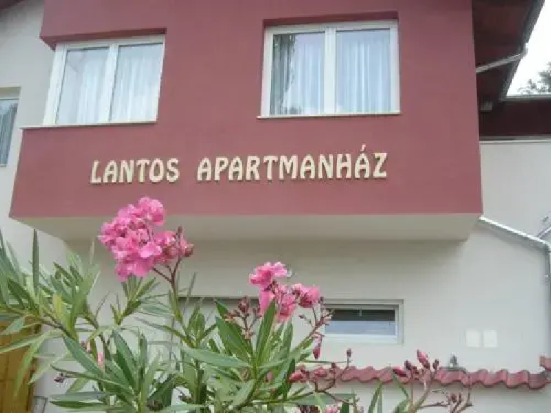 Lantos Apartmanház