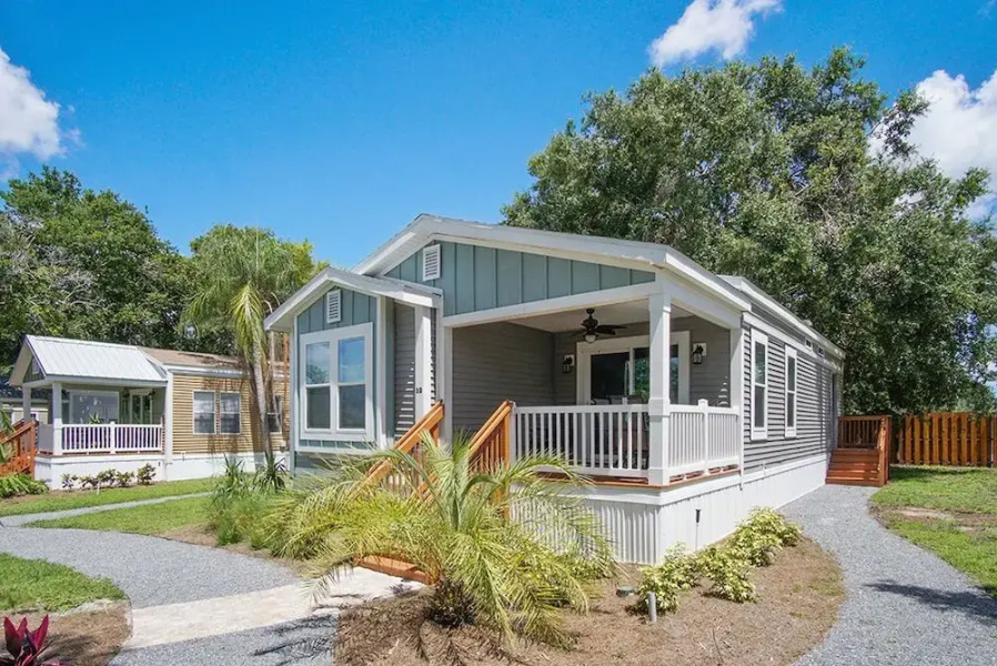 Lake House #10