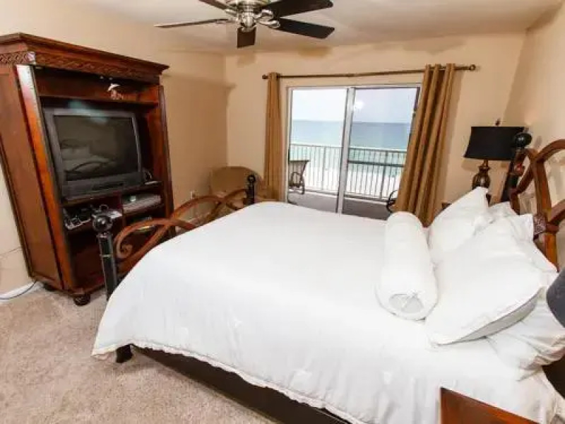 Islander 5003 by RedAwning