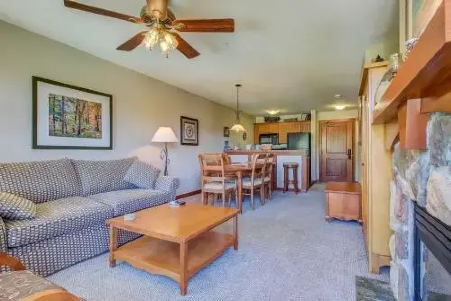 Eagle Springs East 402: Buffaloberry Suite