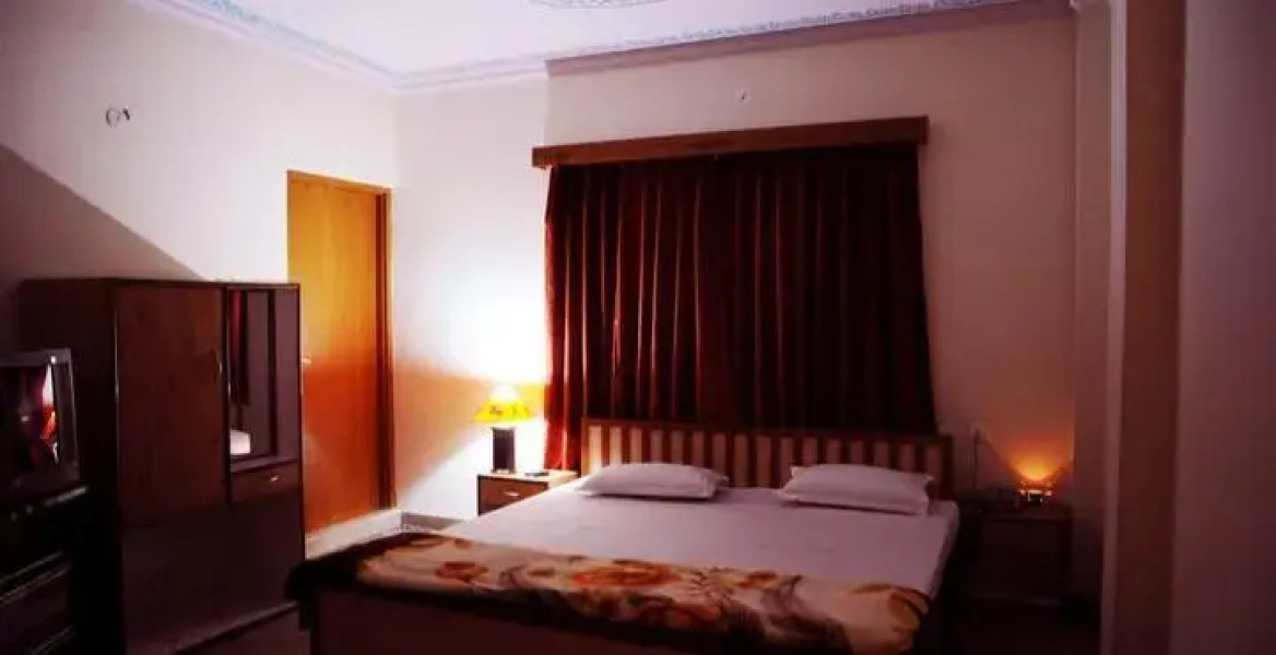 Shivika Lake Hotel