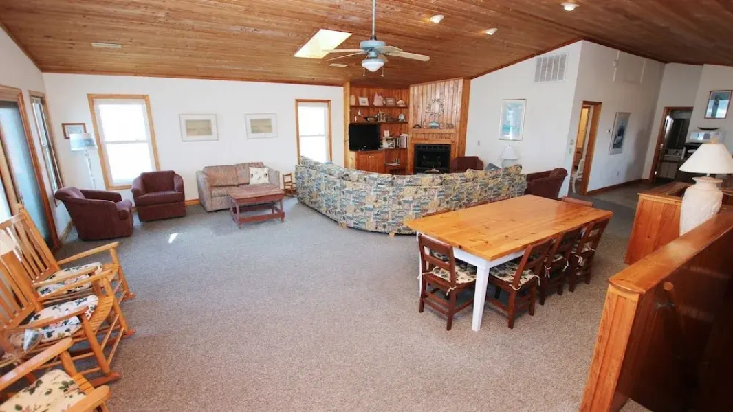 Sweet Virginia Breeze - 5 Br home by RedAwning