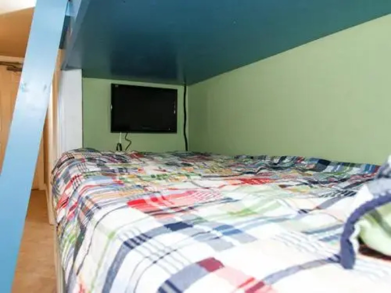 Pelican Isle 212 by RedAwning