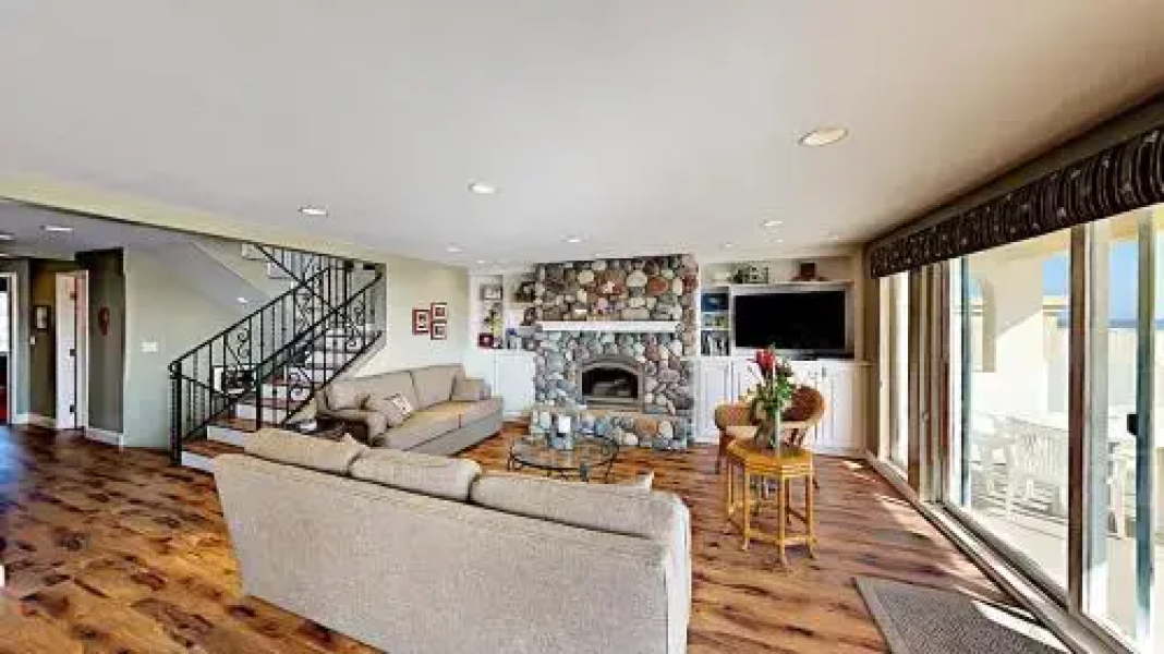 817 Ocean Drive Home - 4 Br home by RedAwning
